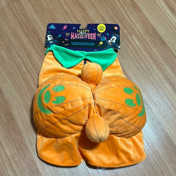 NEW Disney Mickey Mouse Jack-o’-Lantern Glow-in-the-Dark pumpkin pet costume - Picture 2 of 6